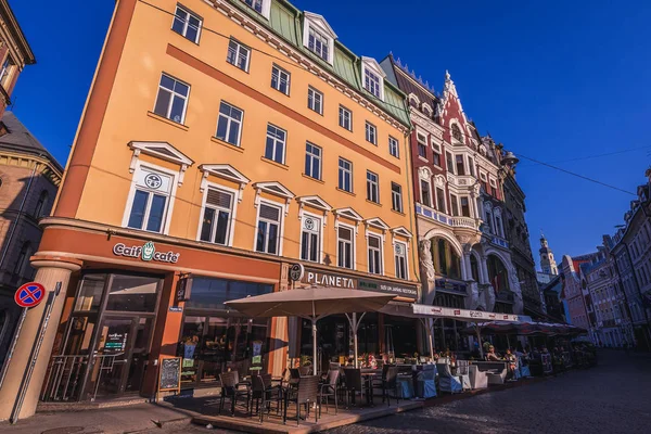 Riga Lettland Juni 2016 Tenementhus Och Restauranger Gamla Stan Riga — Stockfoto