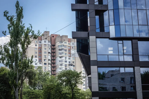 Architektonischer Kontrast Der Moldawischen Stadt Chisinau — Stockfoto