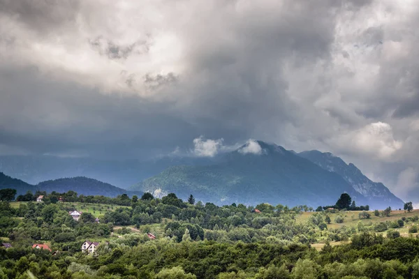 ルーマニア中央部のトランシルヴァニア歴史地区の山岳風景 — ストック写真