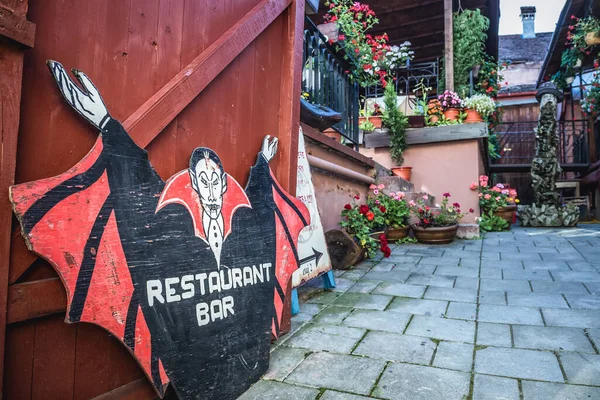 Sighisoara Rumania Julio 2016 Entrada Restaurante Casa Vlad Dracul Casco — Foto de Stock