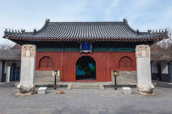 Zhihua Buddhalainen Temple Wisdom Saavutettu Sijaitsee Lumicang Hutong Pekingissä Kiinassa — kuvapankkivalokuva