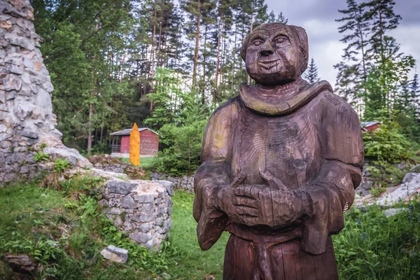 Słowacki Raj Słowacja Maja 2018 Drewniana Rzeźba Symbolicznym Cmentarzu Poświęconym — Zdjęcie stockowe