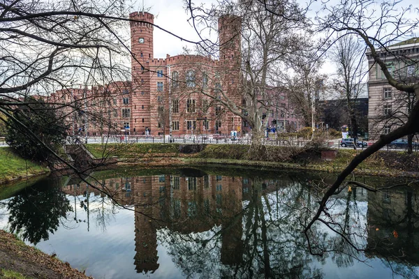 Wroclaw Polônia Dezembro 2019 Edifício Tribunal Distrital Sobre Fosso Cidade — Fotografia de Stock