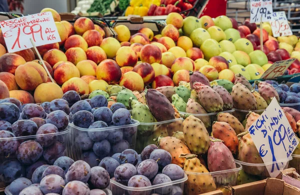 Stall Varieties Fruit Covered Food Market Mercato Delle Erbe Bologna — Stock Fotó