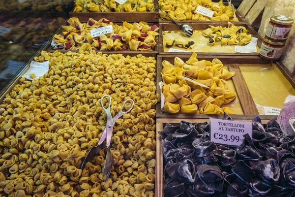 Μπολόνια Ιταλία Σεπτεμβρίου 2019 Ποικιλίες Tortelloni Προς Πώληση Στεγασμένη Εσωτερική — Φωτογραφία Αρχείου