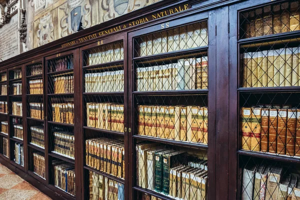 Bolonha Itália Setembro 2019 Interior Biblioteca Municipal Localizada Archiginnasio Dos — Fotografia de Stock