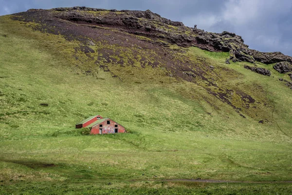 Dyrholaey Ισλανδία Ιουνίου 2018 Εγκαταλελειμμένο Κτίριο Που Φαίνεται Από Δρόμο — Φωτογραφία Αρχείου