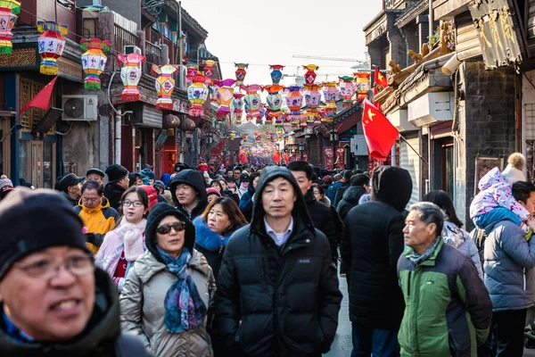 stock image Beijing, China - February 8, 2019: Chinese tourists walks in Liulichang hutong, famous shopping area near Qianmen Street in Beijing city