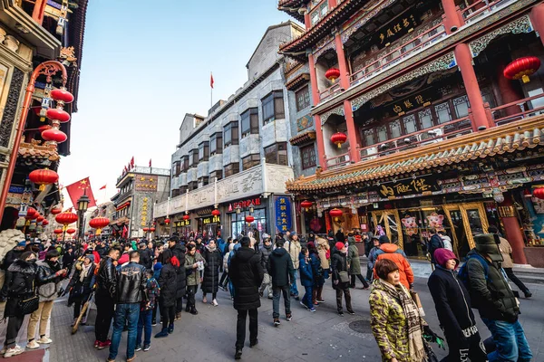 Beijing China Febrero 2019 Gente Dashilan Hutong Famosa Calle Comercial —  Fotos de Stock