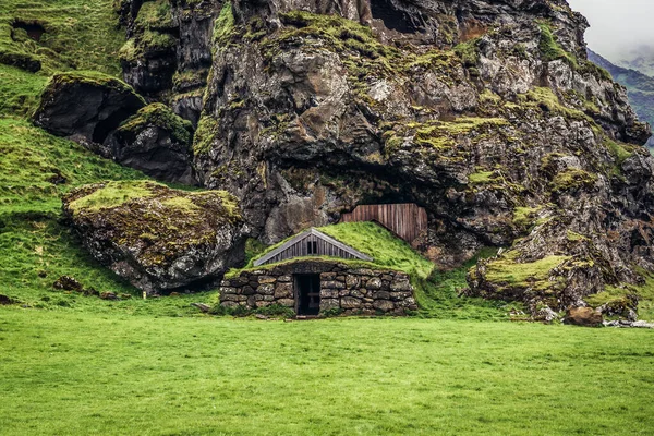 Jižní Region Island Června 2018 Turf Shed Next Rutshellir Caves — Stock fotografie