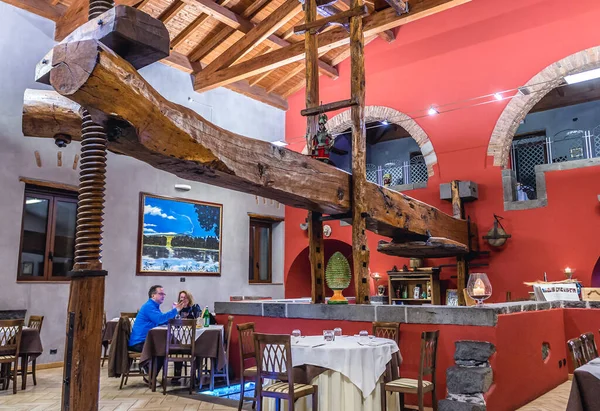 ランダッツォ イタリア 5月5 2019 シチリア島のランダッツォ市近くのRistorante Antonioレストランのインテリア — ストック写真