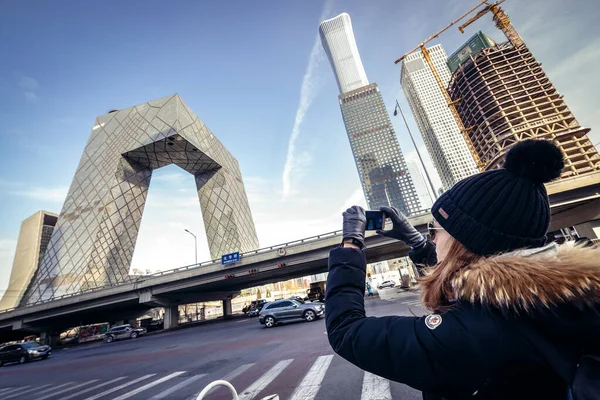 Beijing China February 2019 Woman Takes Photo Cctv Headquarters Famous — Stock Photo, Image