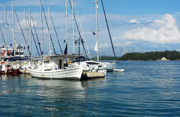 Yates y barcos . — Foto de Stock