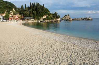 Sahilde Parga kasabasında.