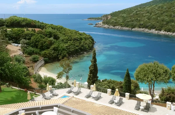 Bahía azul con la playa en Grecia . —  Fotos de Stock