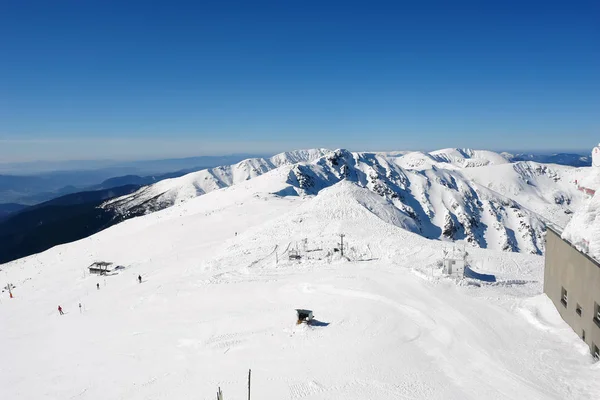 Panoramisch uitzicht op de top van de berg aan de zuidzijde van C — Stockfoto