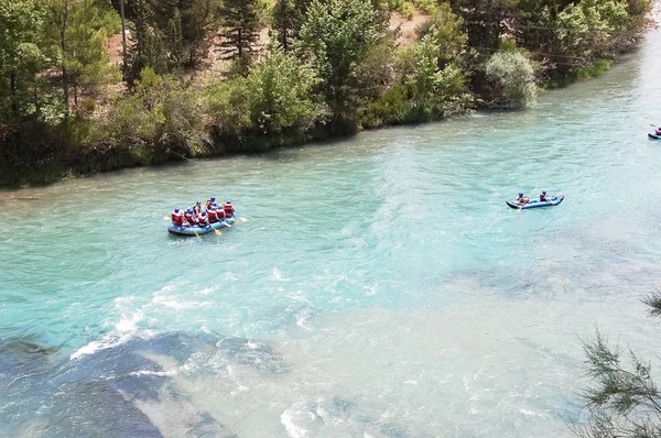 Rafting en el río de montaña en Turquía . — Foto de Stock