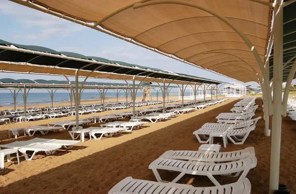 Lettini sulla spiaggia Costa mediterranea della Turchia . — Foto Stock