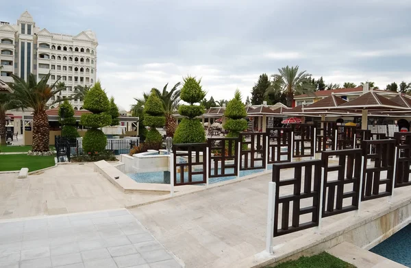 View of the territory and the bridge through the pool in Kamelya — Stock Photo, Image