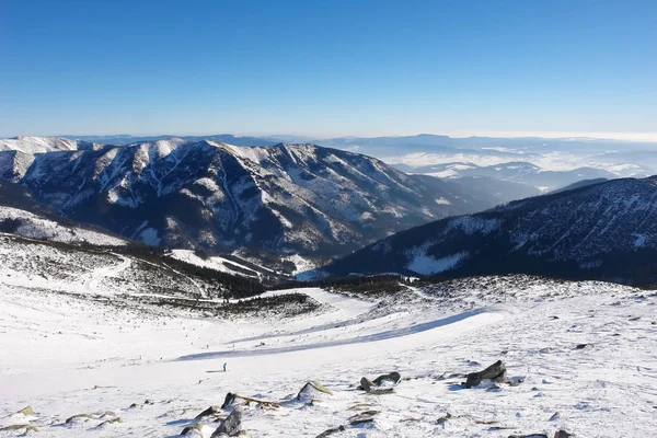 Piste da sci nel Basso Tatra presso la località di Jasna . — Foto Stock