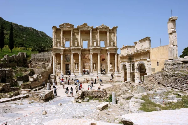 View of the ruins of the ancient library of Celsus in the ancien — Stock Photo, Image