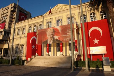 Hükümet Binası, Izmir bina akşam günbatımı üzerinde. 
