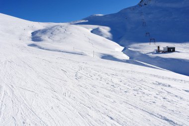 Sinaia Romanya'da güneşli bir gün Kayak tesisi.
