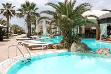 Avuç içi ve Yunanistan turkuaz yüzme havuzları.