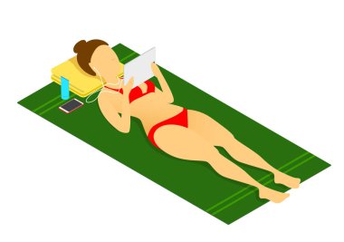 Kız havluda, tablet bilgisayar kulaklık arıyorum sunbathes. Smartphone / kitap / güneş kremi. İzometrik vektör çizim