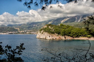 Güzel sahil görünümü, Adriyatik Denizi, Karadağ.