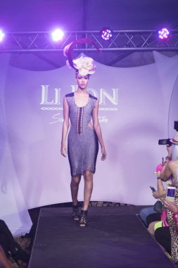Sanat kalpler li Jon defile moda sanat Basel 2016