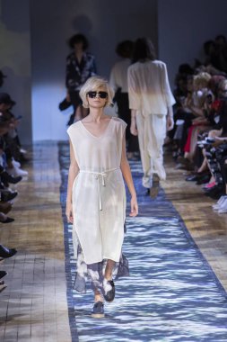 Berenik moda gösterisi Nyfw ilkbahar yaz 2017