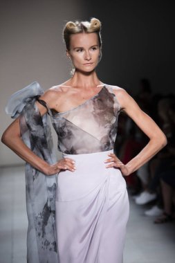 Irina Vitjaz moda gösterisi ilkbahar yaz 2017