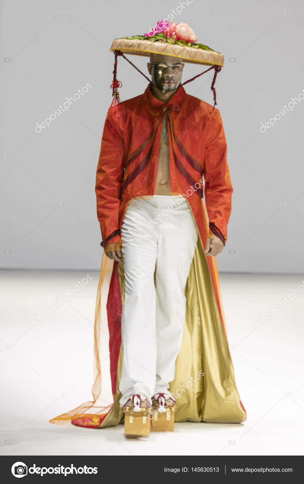 Honee 时装秀秋冬季 2017 — 图库社论照片 © HumbertoVidal #145630513