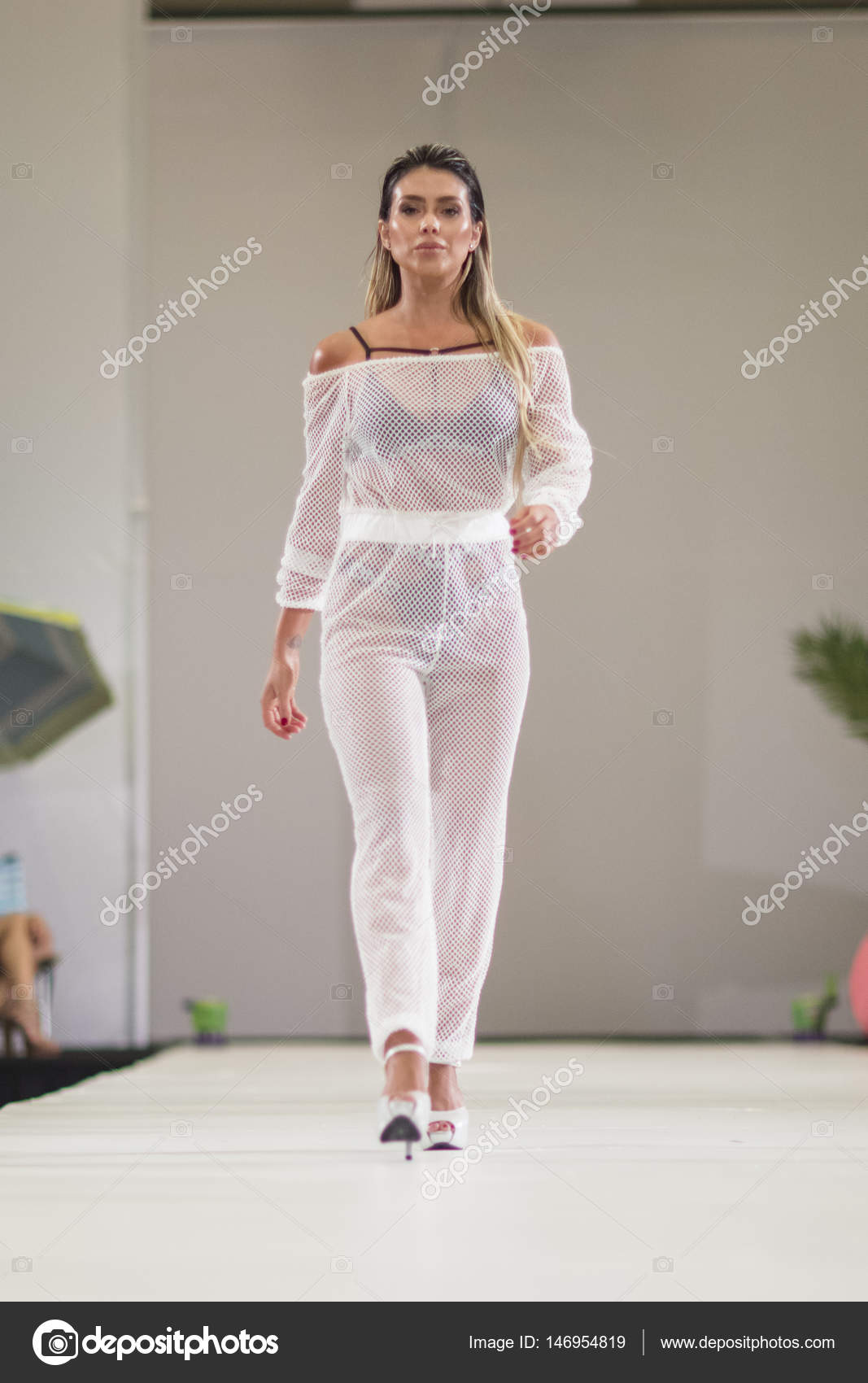 OMG Miami badetøj modeshow – Redaktionelle © HumbertoVidal #146954819
