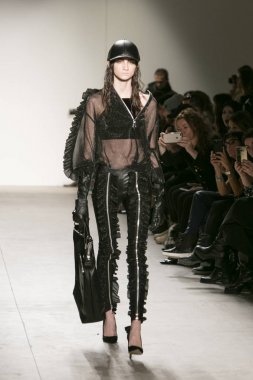 Hakan Akkaya sonbahar kış 2017 Fashion Show