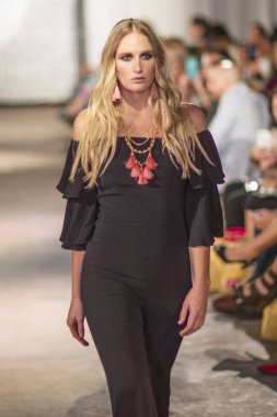 Yeraltı Lauderdale 2017 @ Nicole Millar defile