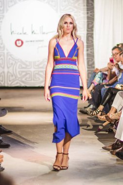 Nicole Miller moda gösterisi Resort 2017