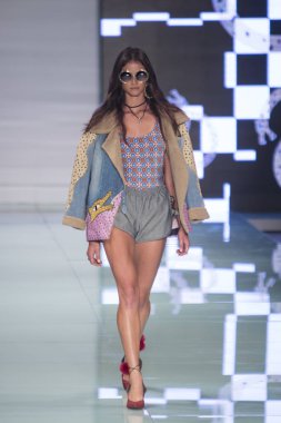 Shantall Lacayo moda gösterisi Resort 2017