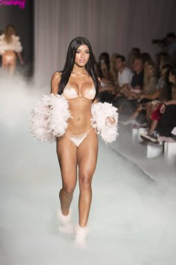 Plaj Tavşanı defile yaz 2018