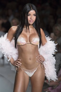 Plaj Tavşanı defile yaz 2018