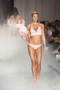 Plaj Tavşanı defile yaz 2018