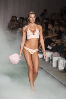 Plaj Tavşanı defile yaz 2018