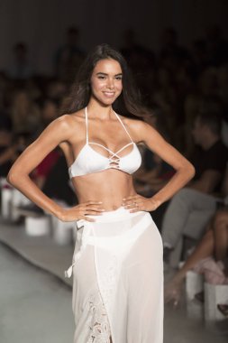 Plaj Tavşanı moda gösterisi yaz 2017