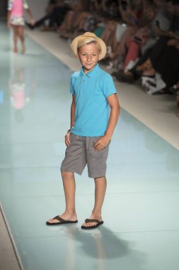 Vichi yüzmek defile 2017