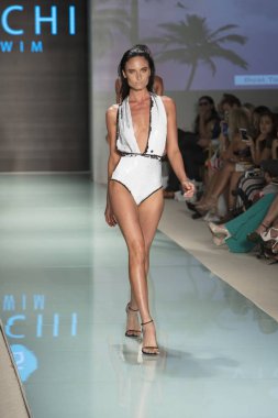 Vichi yüzmek defile 2017