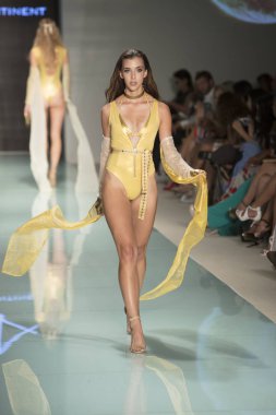 8 kıta moda gösterisi 2017