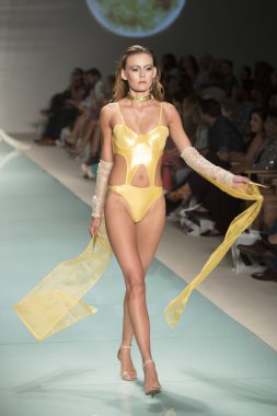 8 kıta moda gösterisi 2017