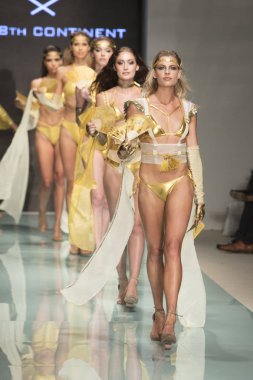 8 kıta moda gösterisi 2017