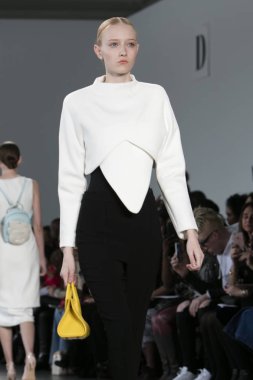 Denibi Barselona defile sonbahar kış 2017